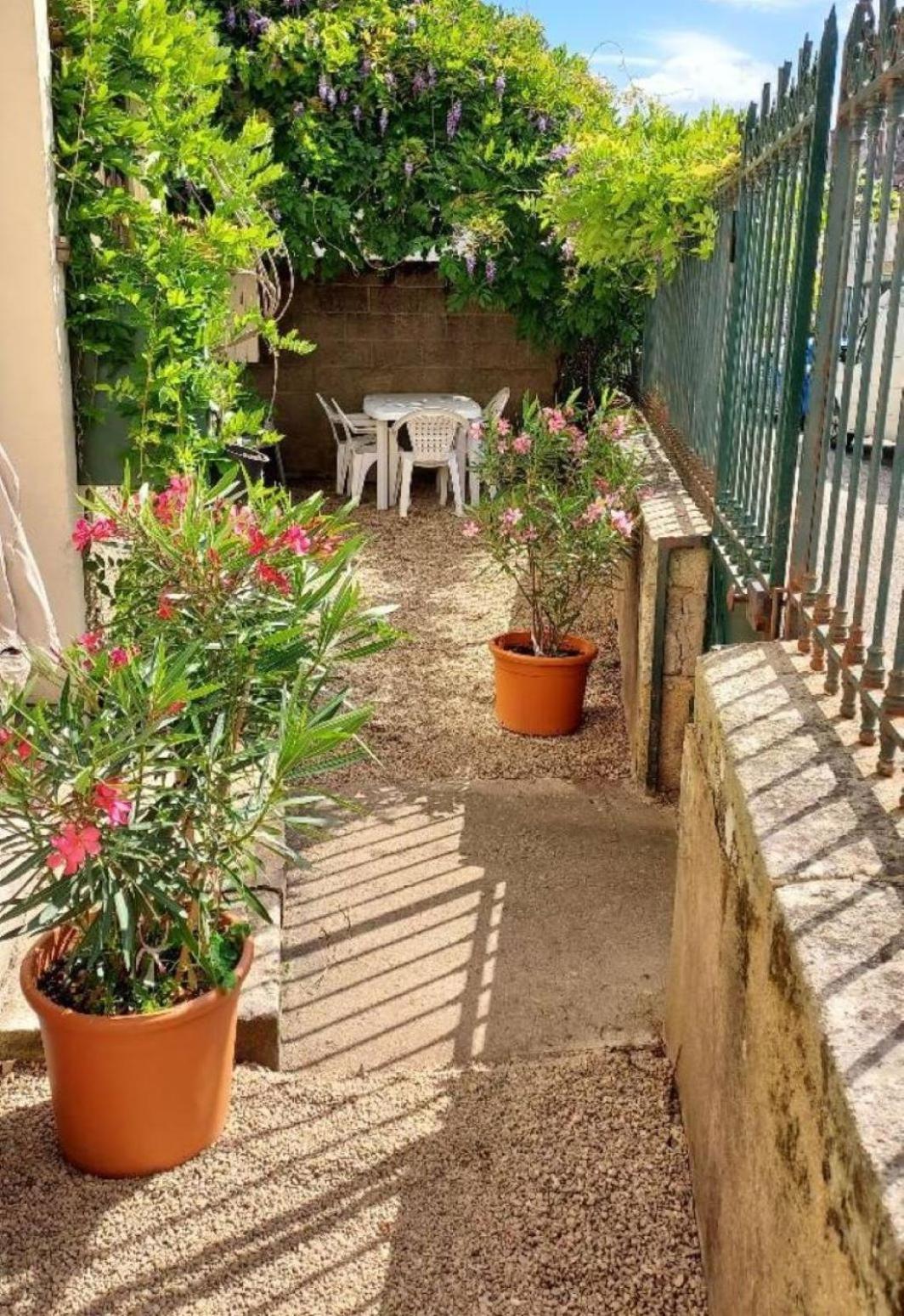 Les Gites Du Chateau Chateaumeillant Bagian luar foto